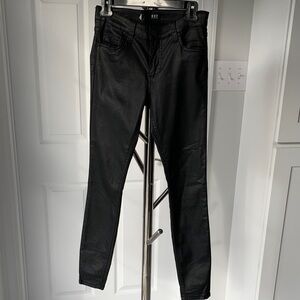 Kut from the Kloth Mia Toothpick Skinny Black Skinny Jeans, size 2.